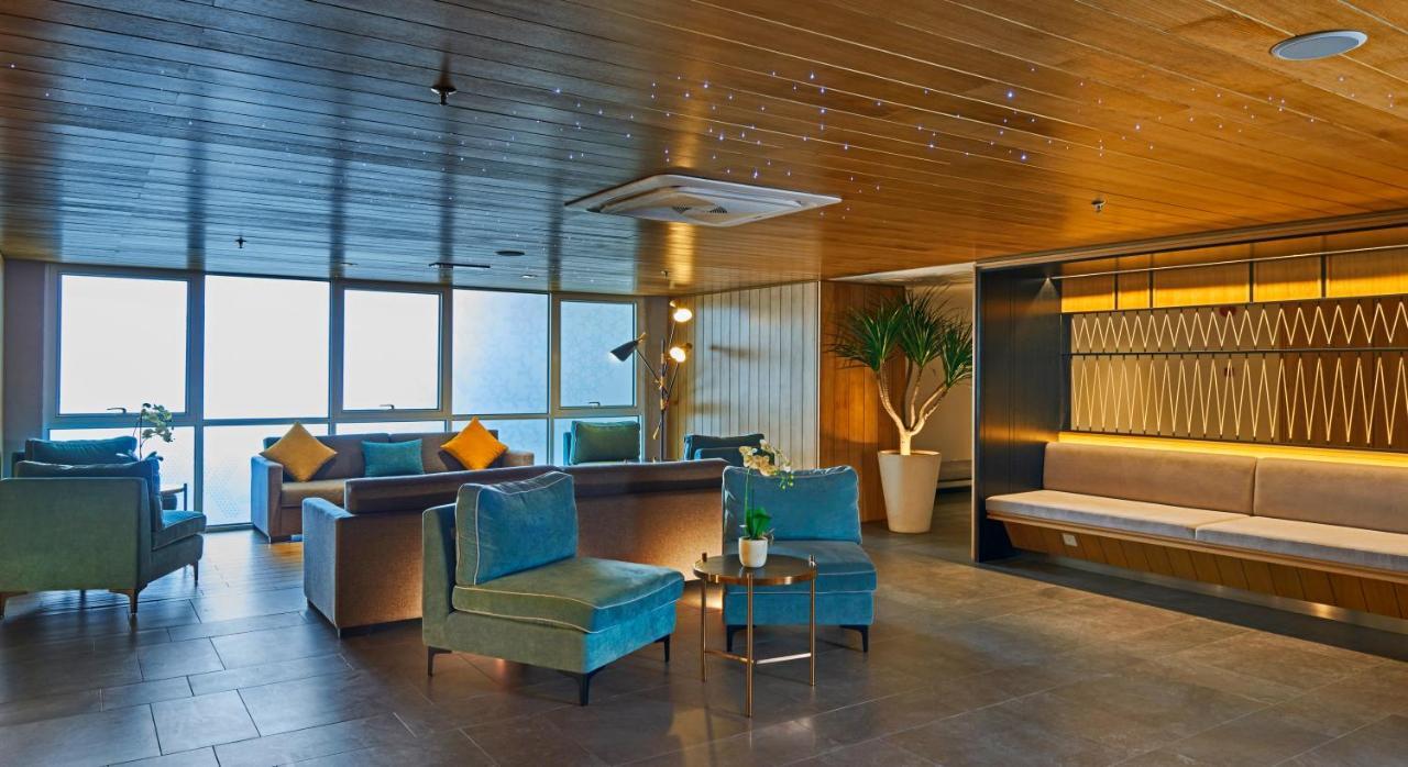 Swiss-Garden Hotel & Residences, Genting Highlands Exterior photo The lounge at the airport